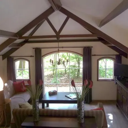 Korhoen - 6p Heidebungalow Met Bedstee אוטרלו
